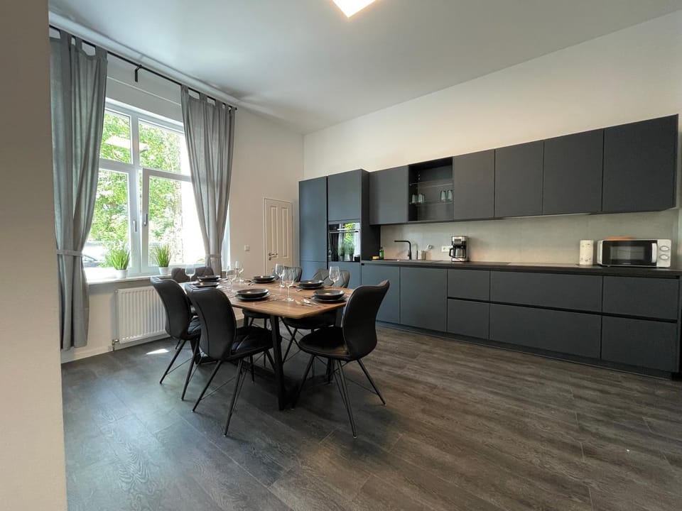 Coffee/tea facilities, Kitchen or kitchenette, Dining area, pet friendly, stove