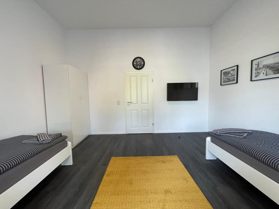 Bed, TV and multimedia, Photo of the whole room, Evening entertainment, Bedroom
