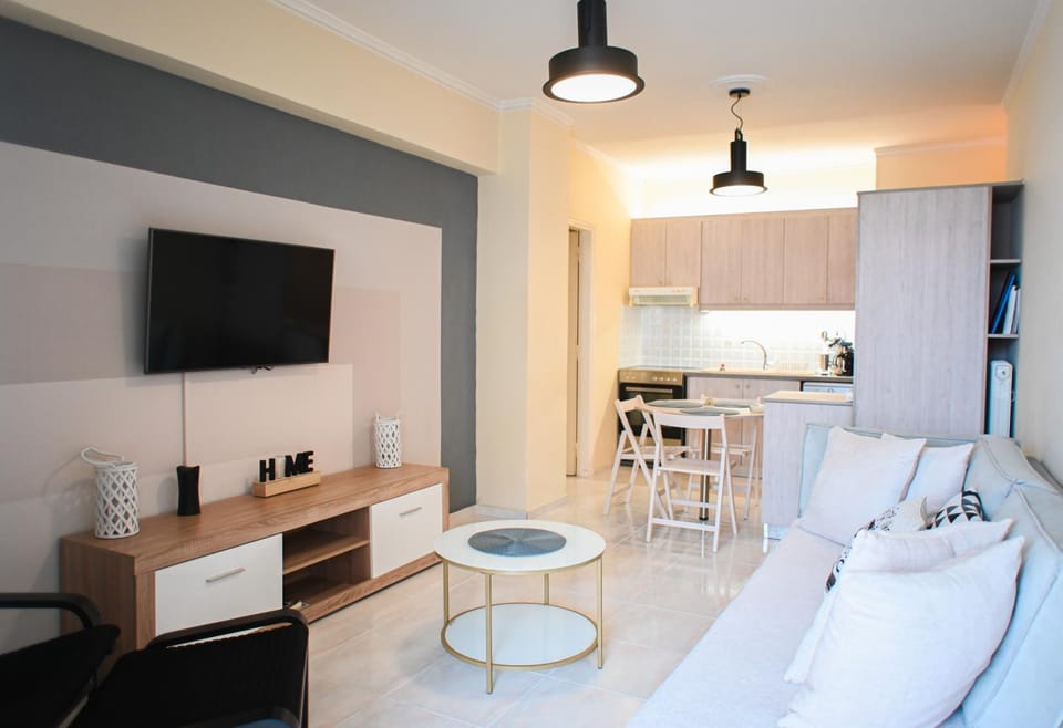 TV and multimedia, Coffee/tea facilities, Kitchen or kitchenette, Living room, Seating area, Dining area, pet friendly, stove