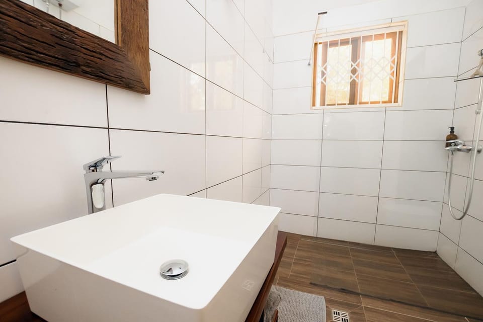 Agbogba Tropical Villa - Spacious-Cozy-Green House in Greater Accra Region, Ghana
