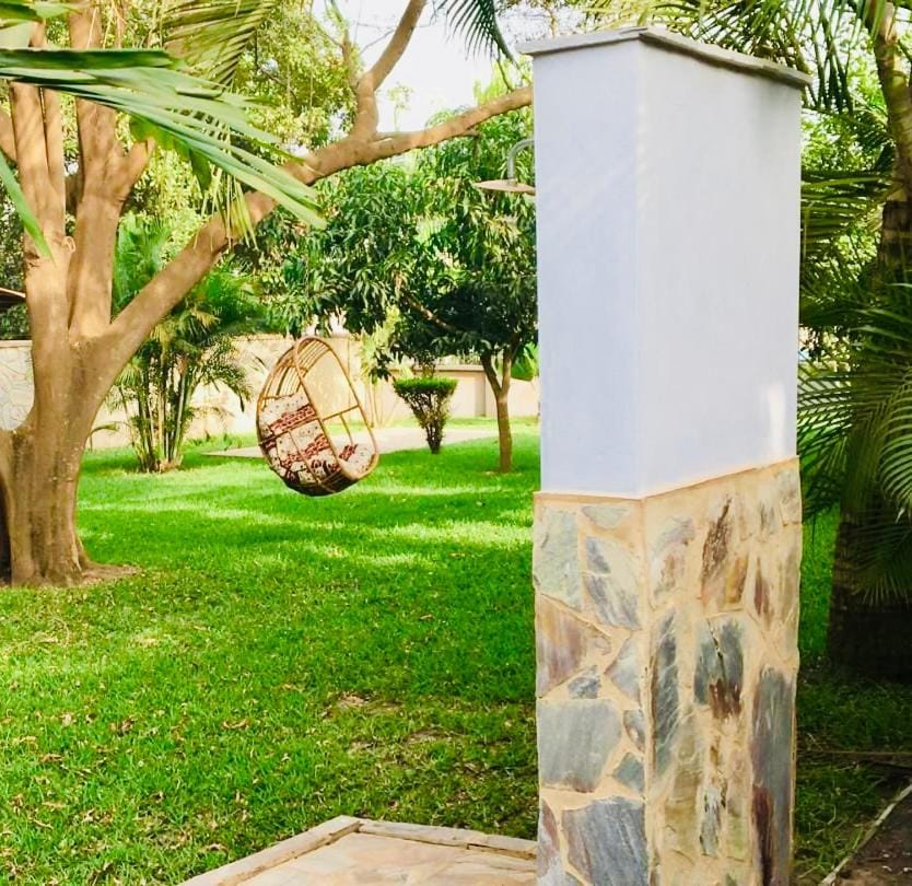 Agbogba Tropical Villa - Spacious-Cozy-Green House in Greater Accra Region, Ghana