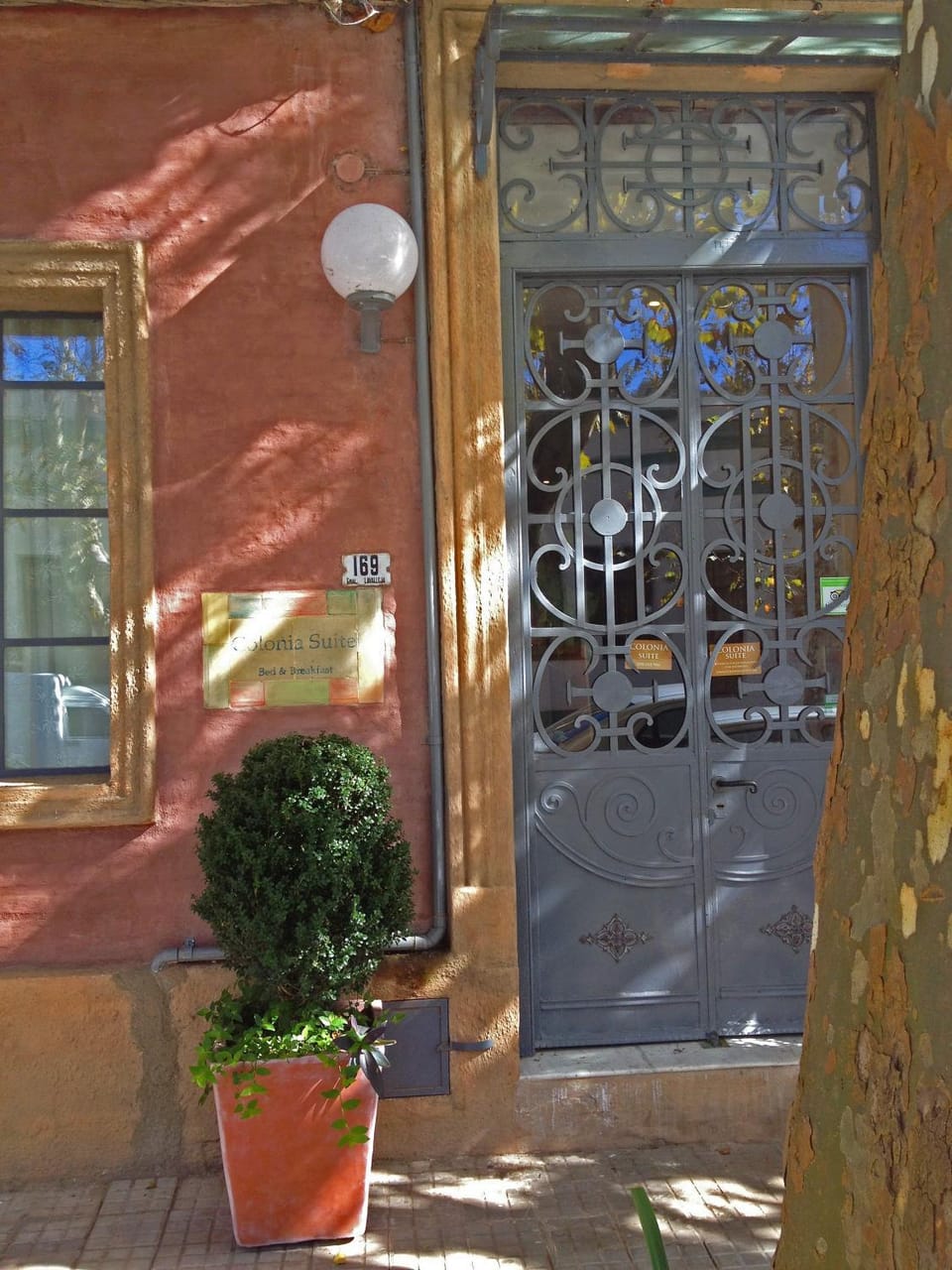 Facade/entrance
