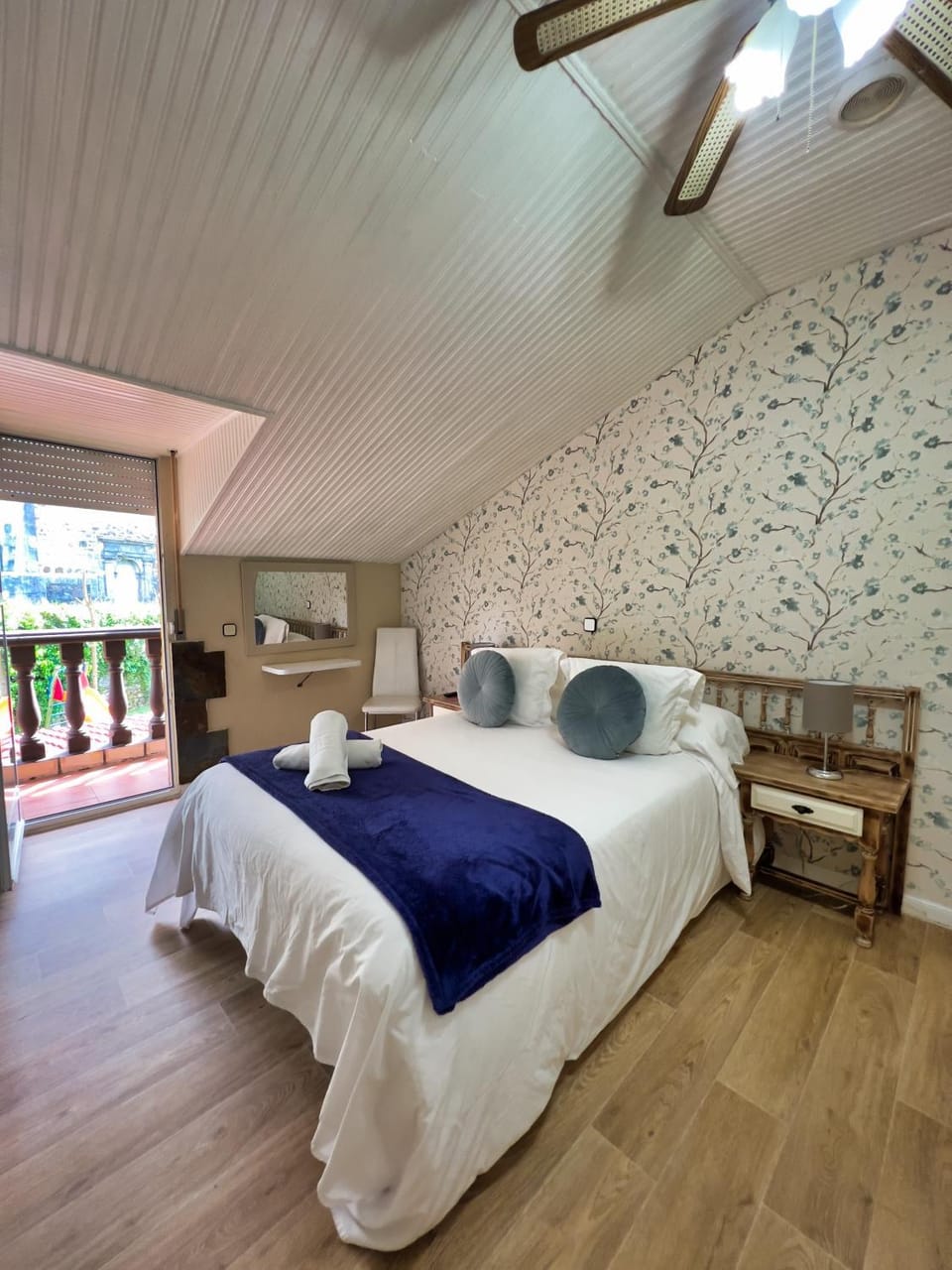 Bed, Balcony/Terrace, Photo of the whole room, Bedroom