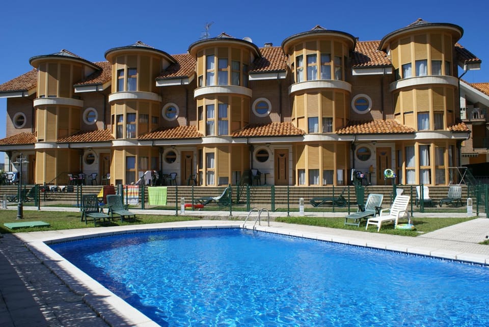 Facade/entrance, Swimming pool, Swimming pool
