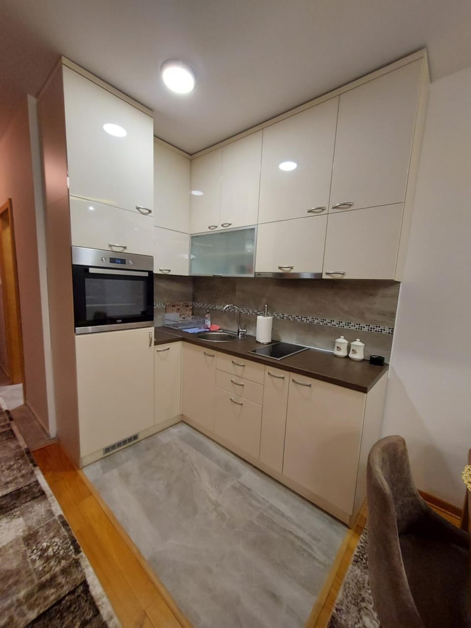 Kitchen or kitchenette, dishwasher, oven, pet friendly