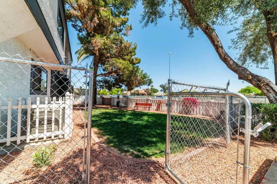 Metro Phoenix Extended Stay - 1 BR Deluxe Apartment in Phoenix
