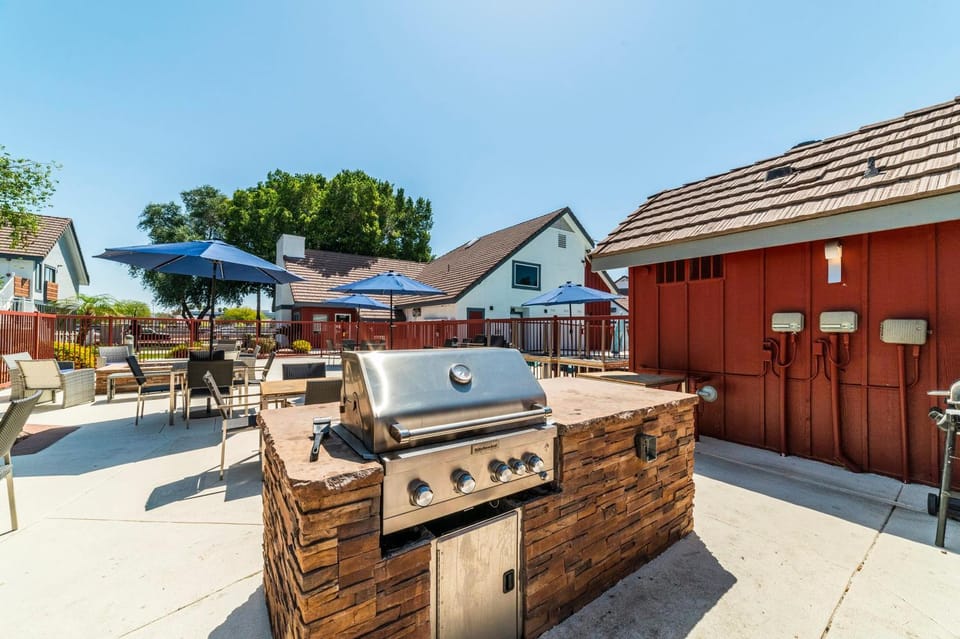 Metro Phoenix Extended Stay - 1 BR Deluxe Apartment in Phoenix