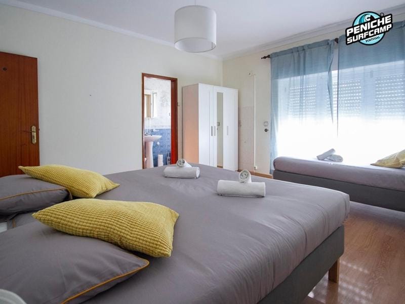 Beach Avenue Apartment Bed and Breakfast in Peniche