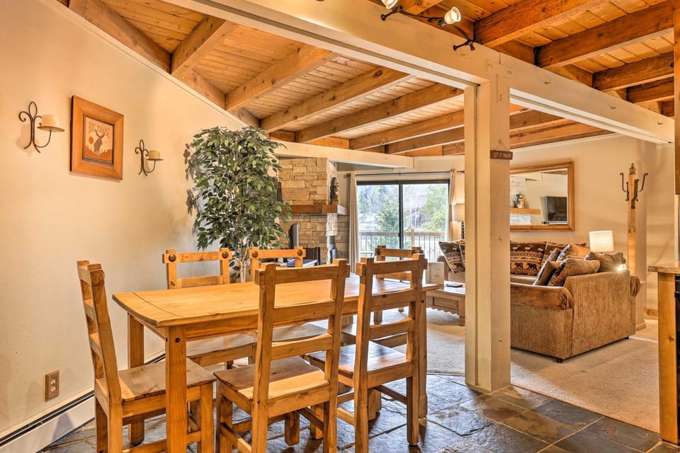 Ski & Hike: Mtn-View Condo in Silverthorne! House in Wildernest
