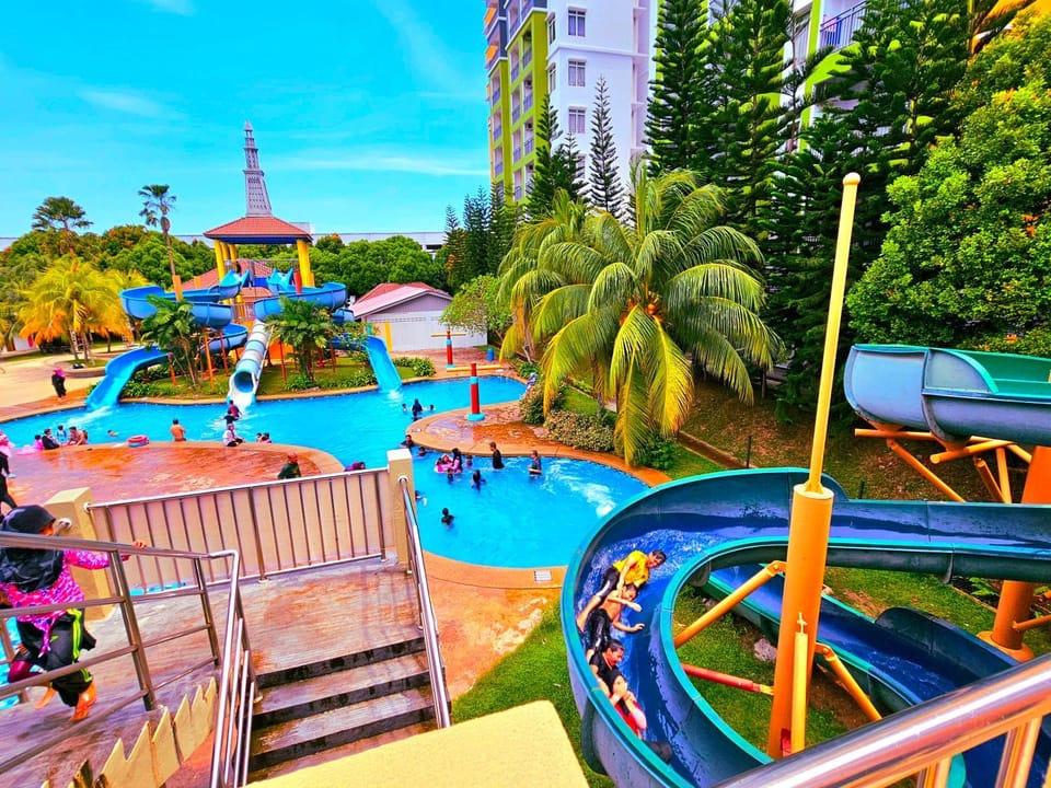 Communal lounge/ TV room, Natural landscape, Children play ground, Aqua park, Evening entertainment, Pool view, Swimming pool, Swimming pool