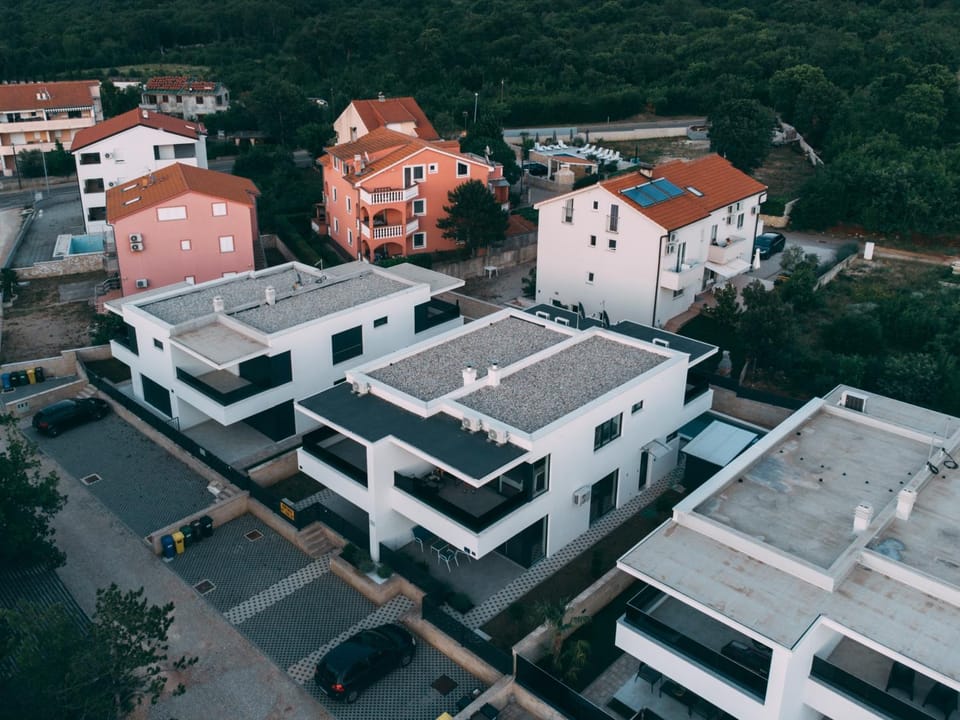 Property building, Neighbourhood, Location, Parking