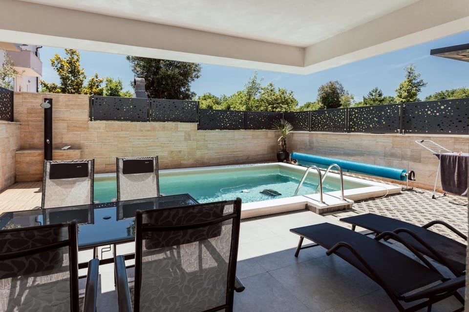 Patio, Swimming pool