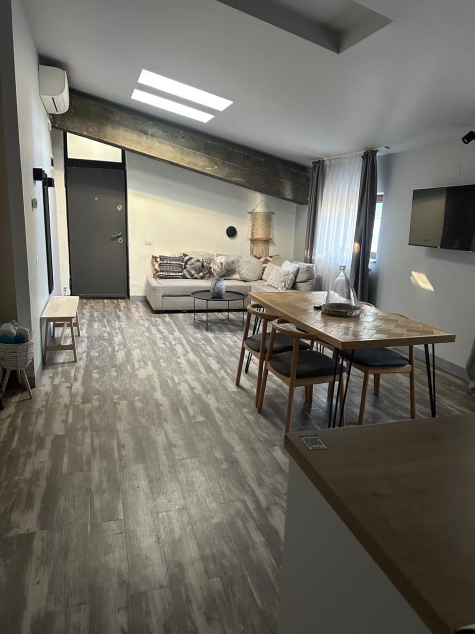 Marvellous 2 Bedrooms Attic in the Old Town Apartment in Bucharest