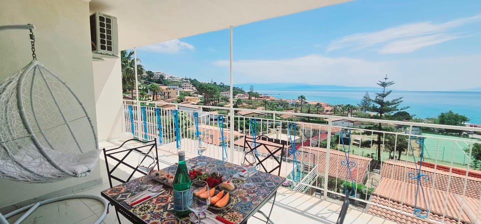 Day, Natural landscape, View (from property/room), Balcony/Terrace, Living room, Seating area, Sea view