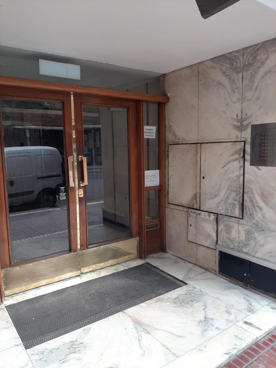 Facade/entrance