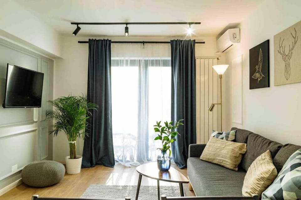 Bright Apartment - Top Location - City Balcony Apartment in Bucharest