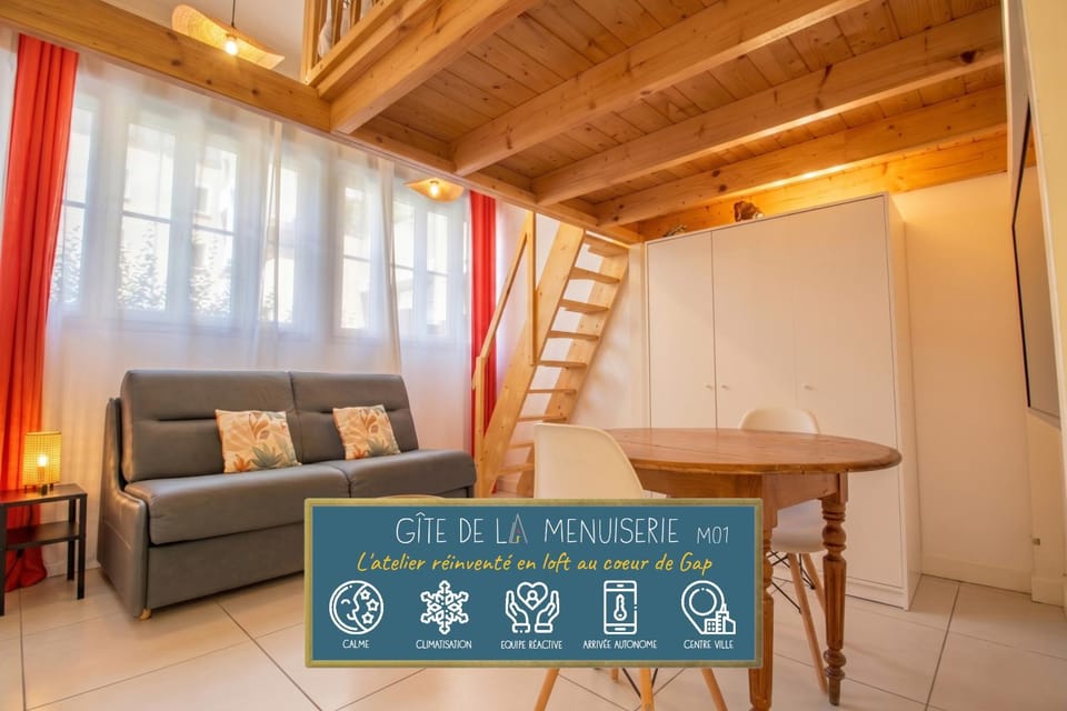 Living room, Text overlay