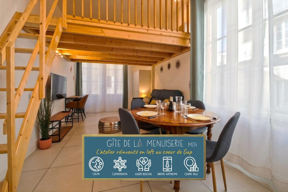 Living room, Text overlay