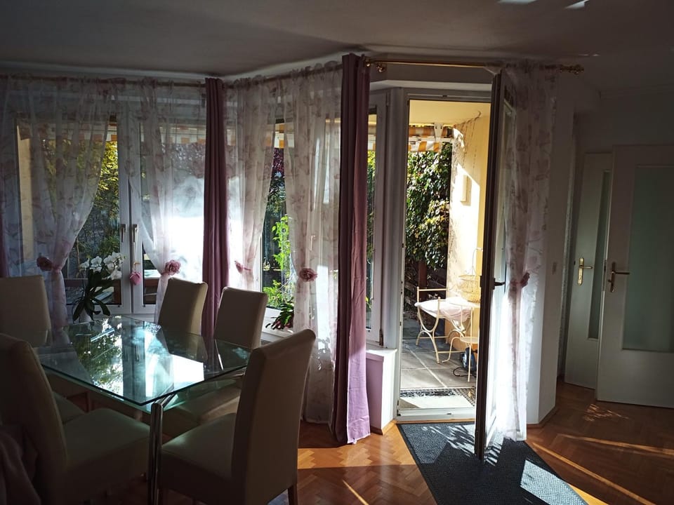 Casa Magnolia Vienna Villa in Hungary