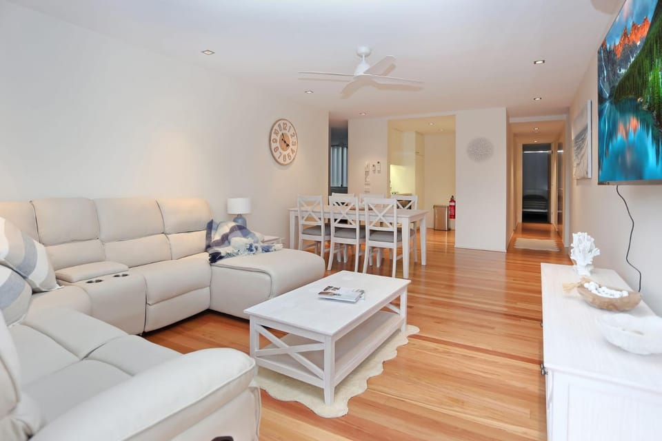Beachfront on Bennetts Beaches Apartment 4 Apartment in Hawks Nest