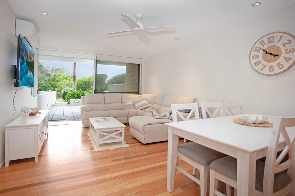 Beachfront on Bennetts Beaches Apartment 4 Apartment in Hawks Nest