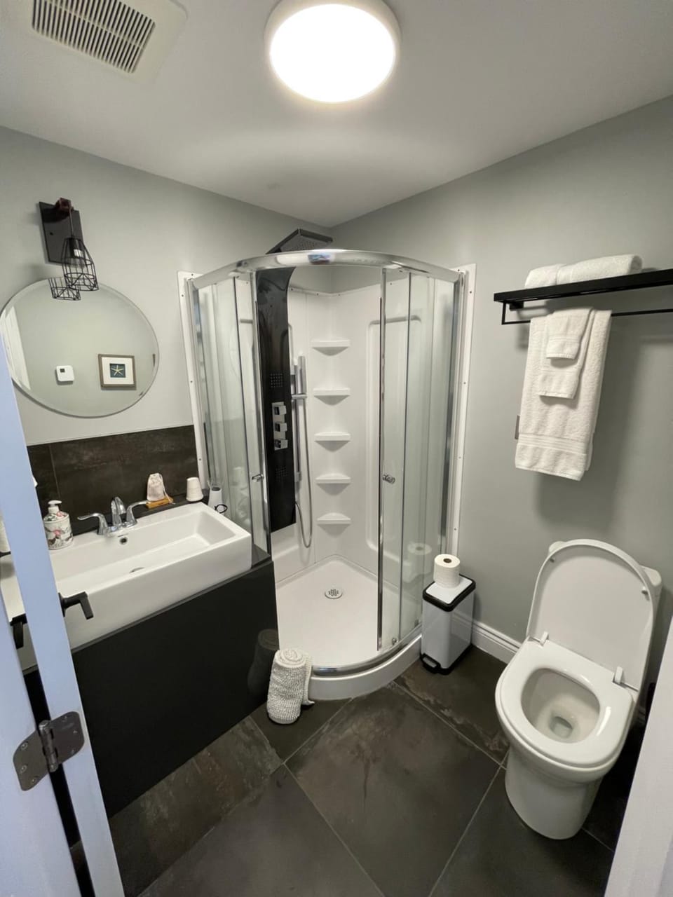 Shower, Toilet, Bathroom, towels
