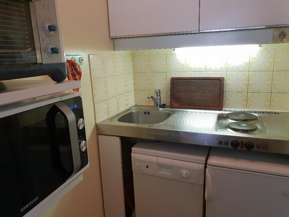 Appartement cosy pour 4, pieds des pistes, Les Menuires, wifi, animaux ok - FR-1-574-42 Apartment in Les Allues