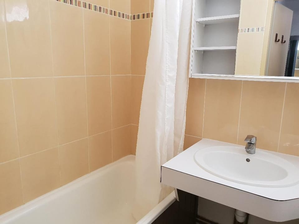 Appartement cosy pour 4, pieds des pistes, Les Menuires, wifi, animaux ok - FR-1-574-42 Apartment in Les Allues