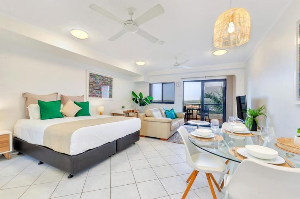 Living room, Dining area, Bedroom