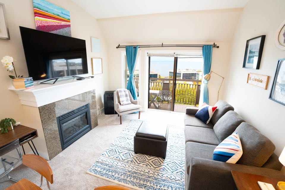 TV and multimedia, View (from property/room), Balcony/Terrace, Living room, Seating area