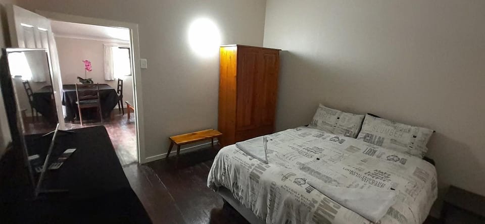 Shower, Toilet, Bathroom, TV and multimedia, Bedroom