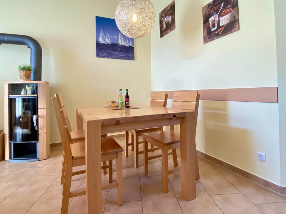 Living room, Seating area, Dining area, flat iron