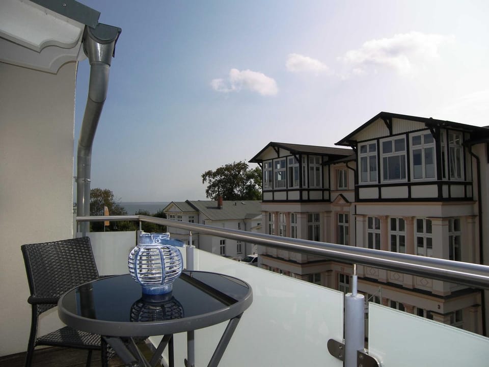 Balcony/Terrace, Lake view, Quiet street view