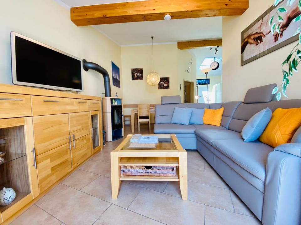 TV and multimedia, Living room, fireplace