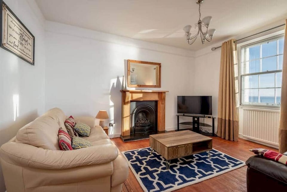 Communal lounge/ TV room, Living room