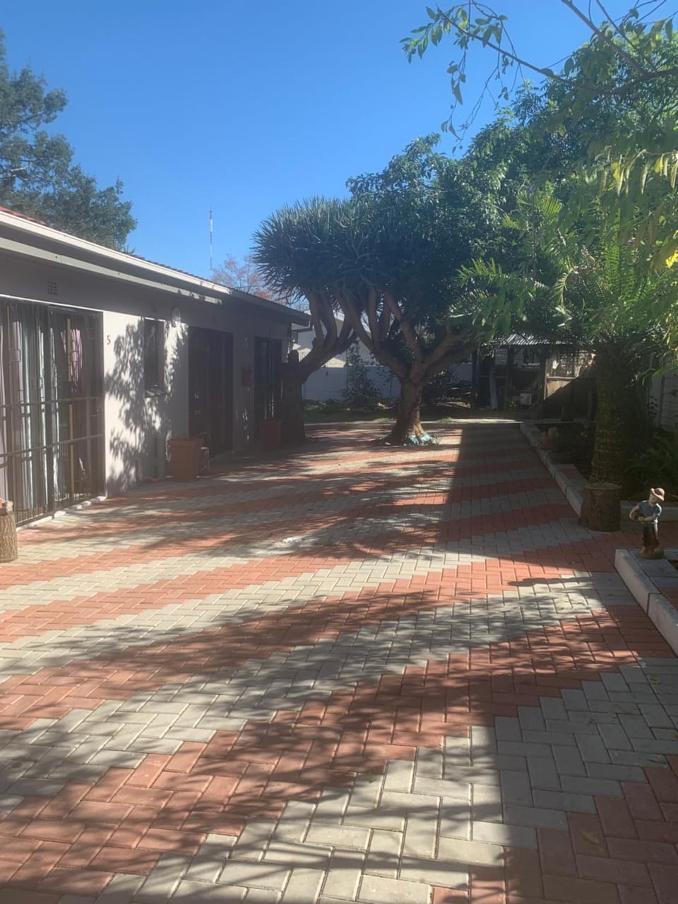 Property building, Garden view, Parking