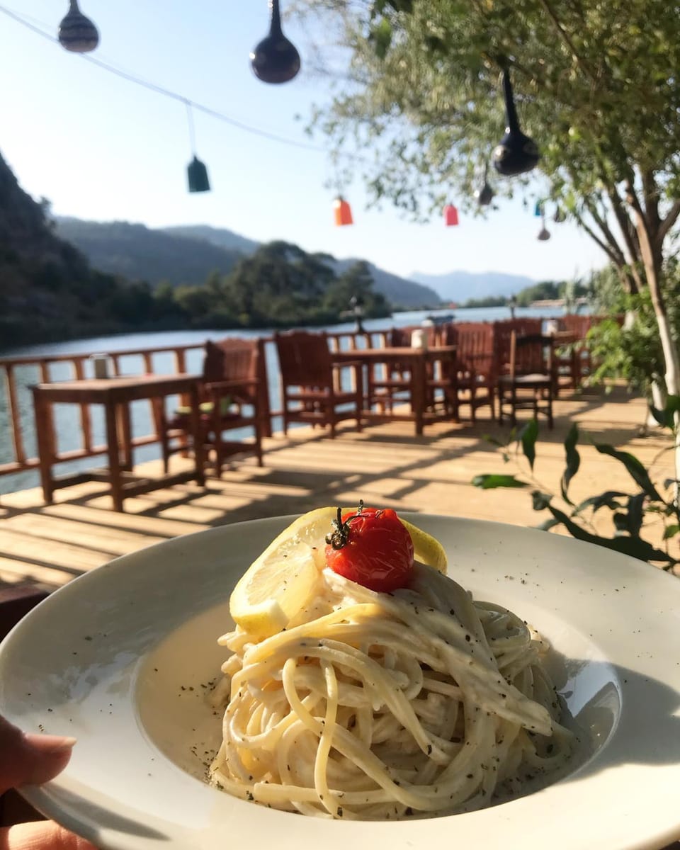 Restaurant/places to eat, Garden, View (from property/room), Dining area, Lake view