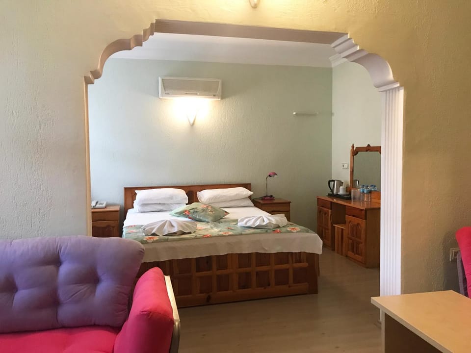 Bed, Photo of the whole room