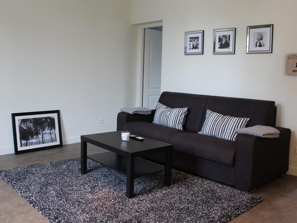 Appartement Central à Briey : 2 Ch, Cuisine équipée, Proche Commerces et Activités - FR-1-584-105 Apartment in Grand Est