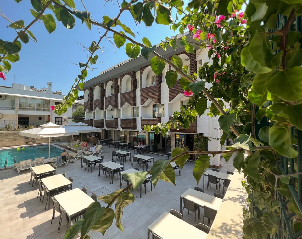 Restaurant/places to eat, Garden, Breakfast