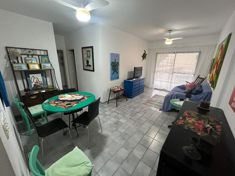 Living room, Seating area, Dining area, fireplace