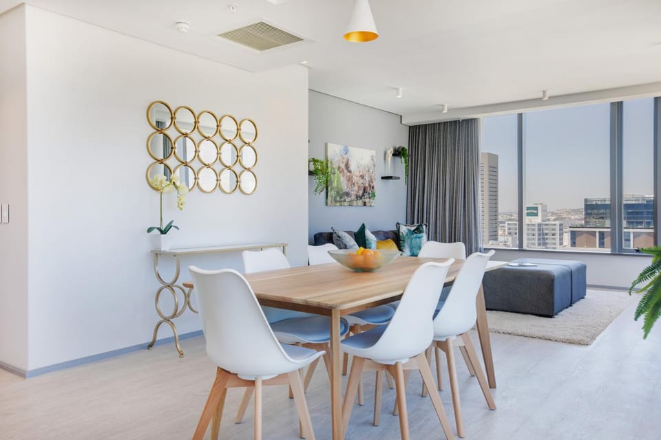 TV and multimedia, Seating area, Dining area, City view, Mountain view