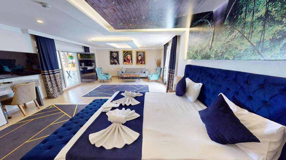 Communal lounge/ TV room, Bed, TV and multimedia, Bedroom