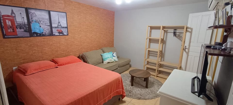 Apartamento térreo com ar condicionado e 2 suítes bem localizado Apartment in Garopaba