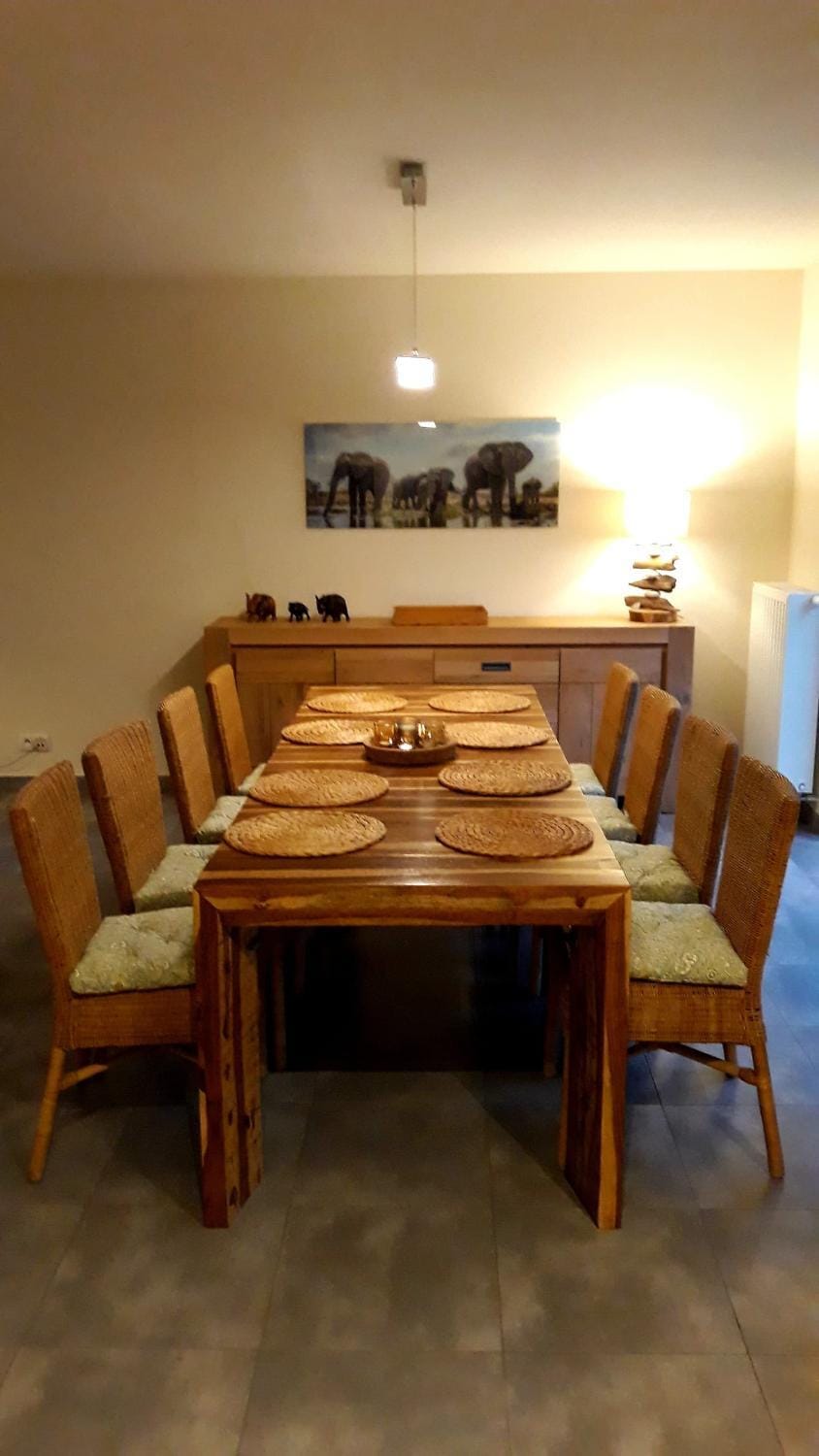 Maison et vélos à Godinne dans la Vallée de la Meuse House in Belgium