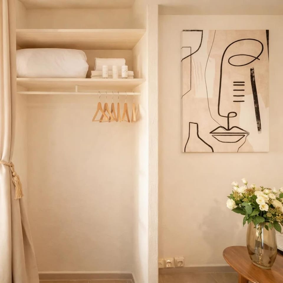 towels, wardrobe