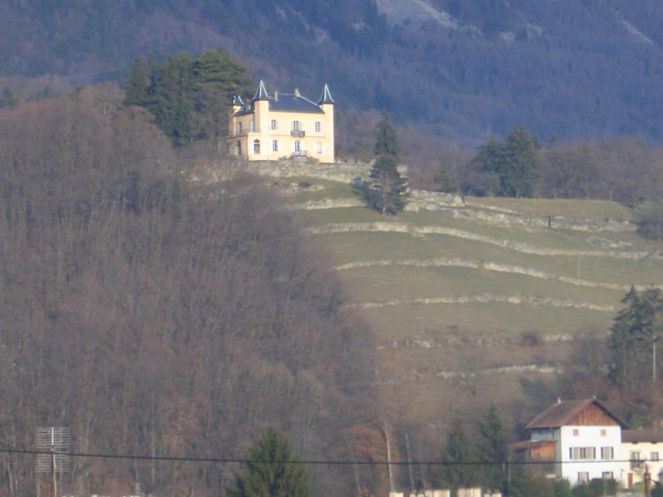 Nearby landmark, Natural landscape, Mountain view