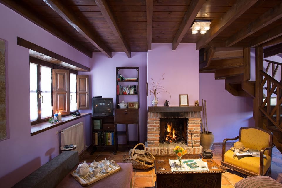 Communal lounge/ TV room