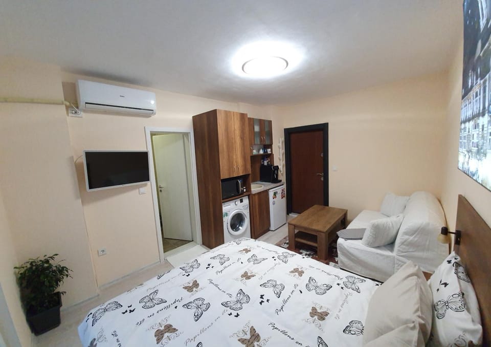 Bed, TV and multimedia, Living room, Seating area, Bedroom, wardrobe, air conditioner