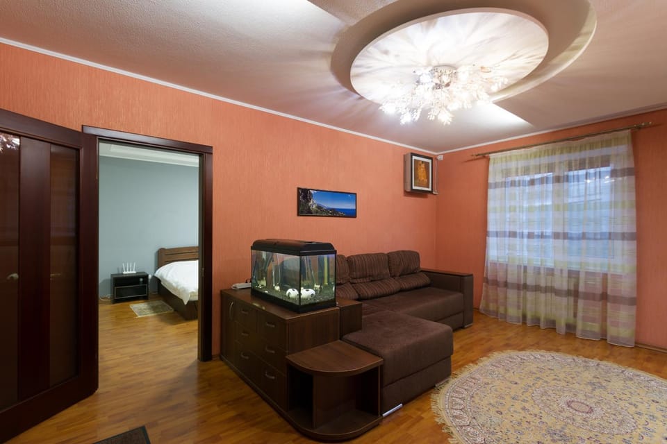 Photo of the whole room, Seating area